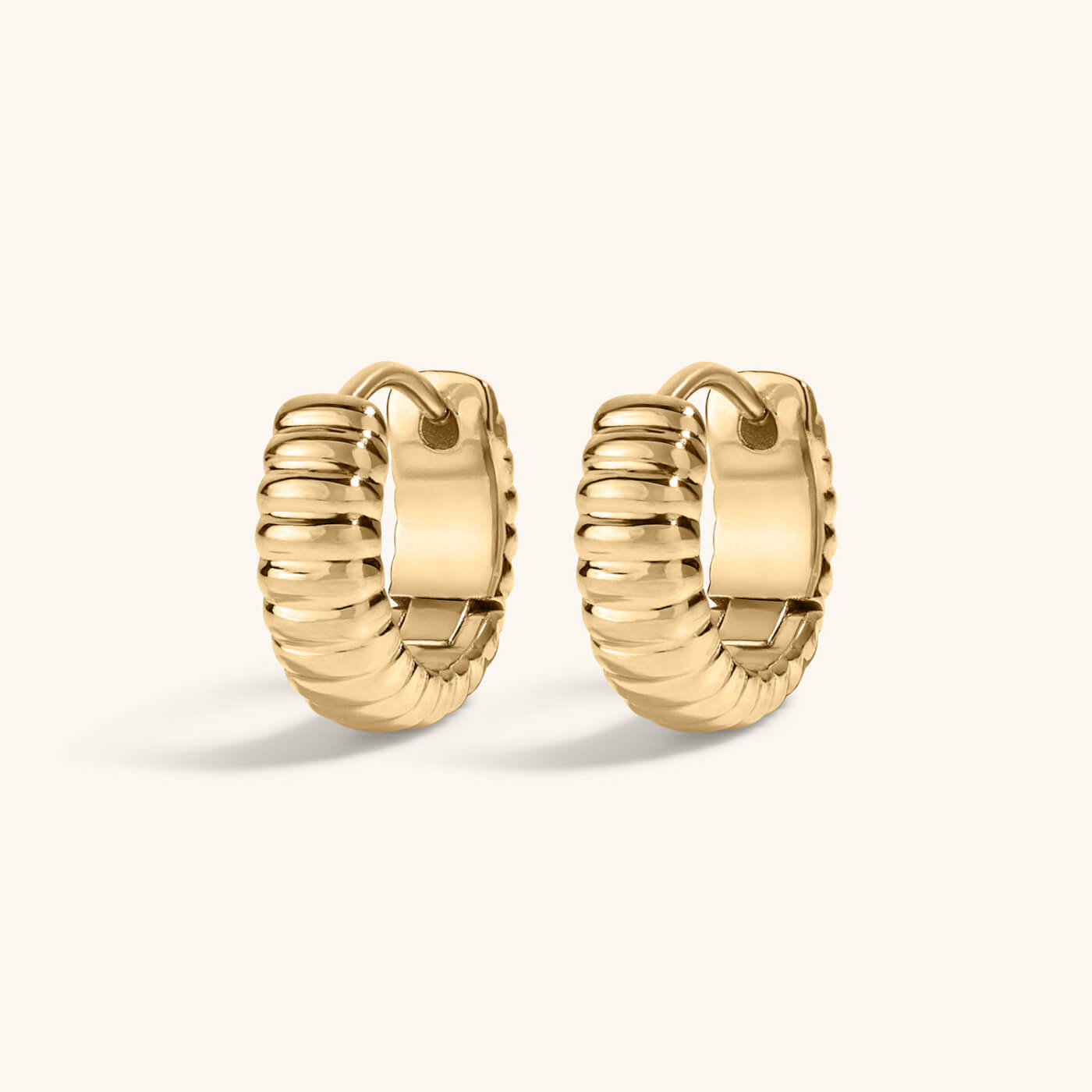 Plisse Huggie Hoops in Titanium - Gold