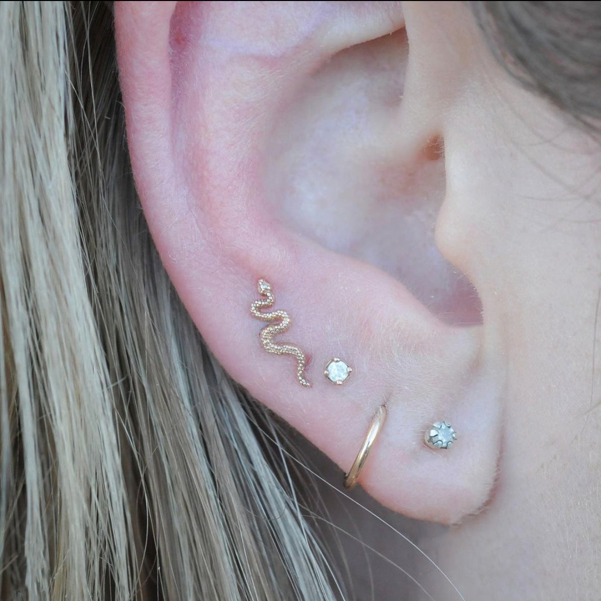 Set of earrings in ear - one