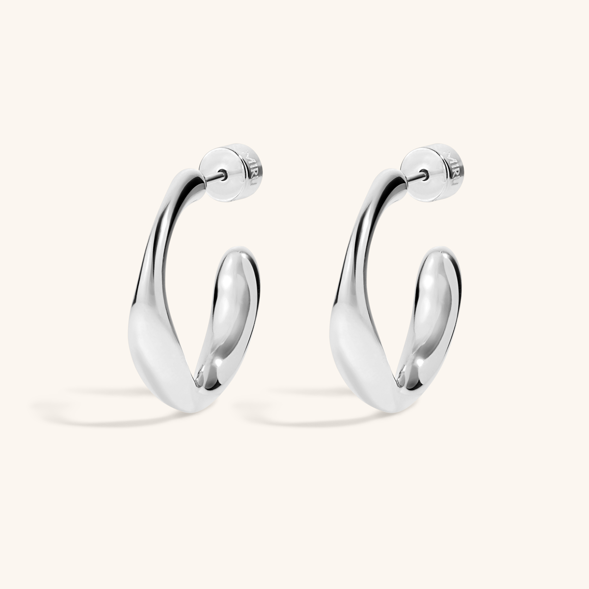 Möbius Hoop in silver – front view