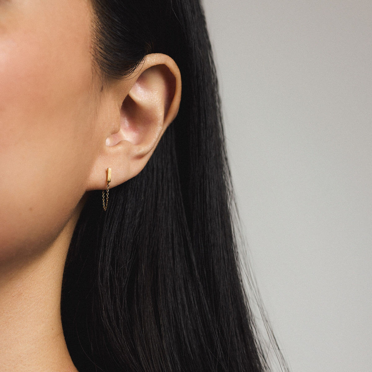 Little Bar Chain Nap Earrings - Gold (On Model)