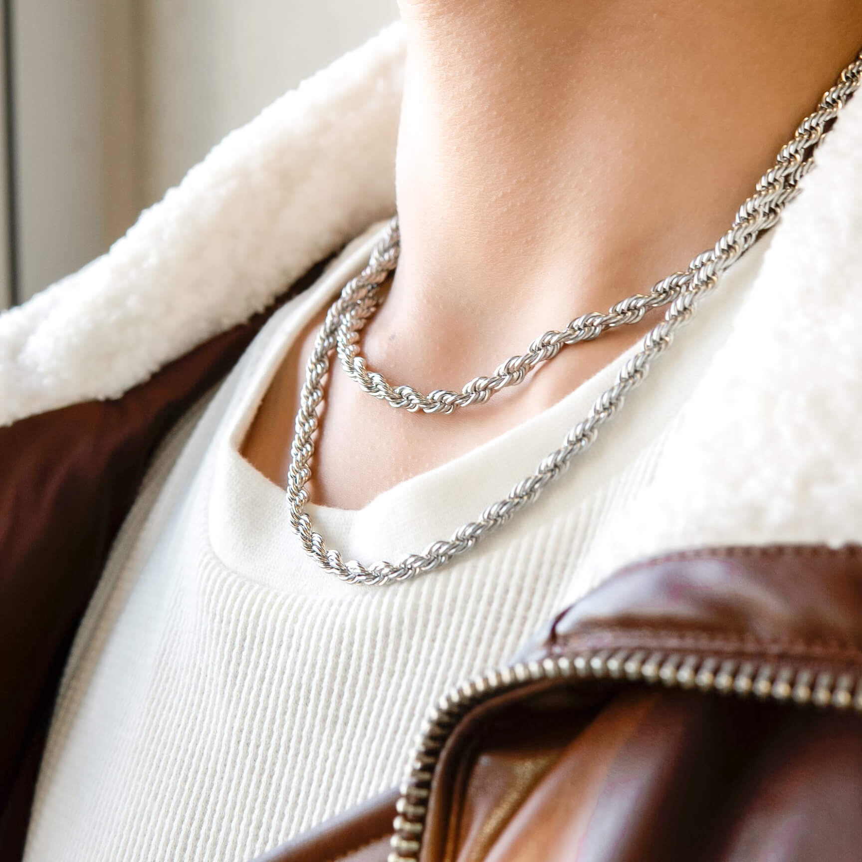 Heirloom Bold Convertible Necklace (silver) on model