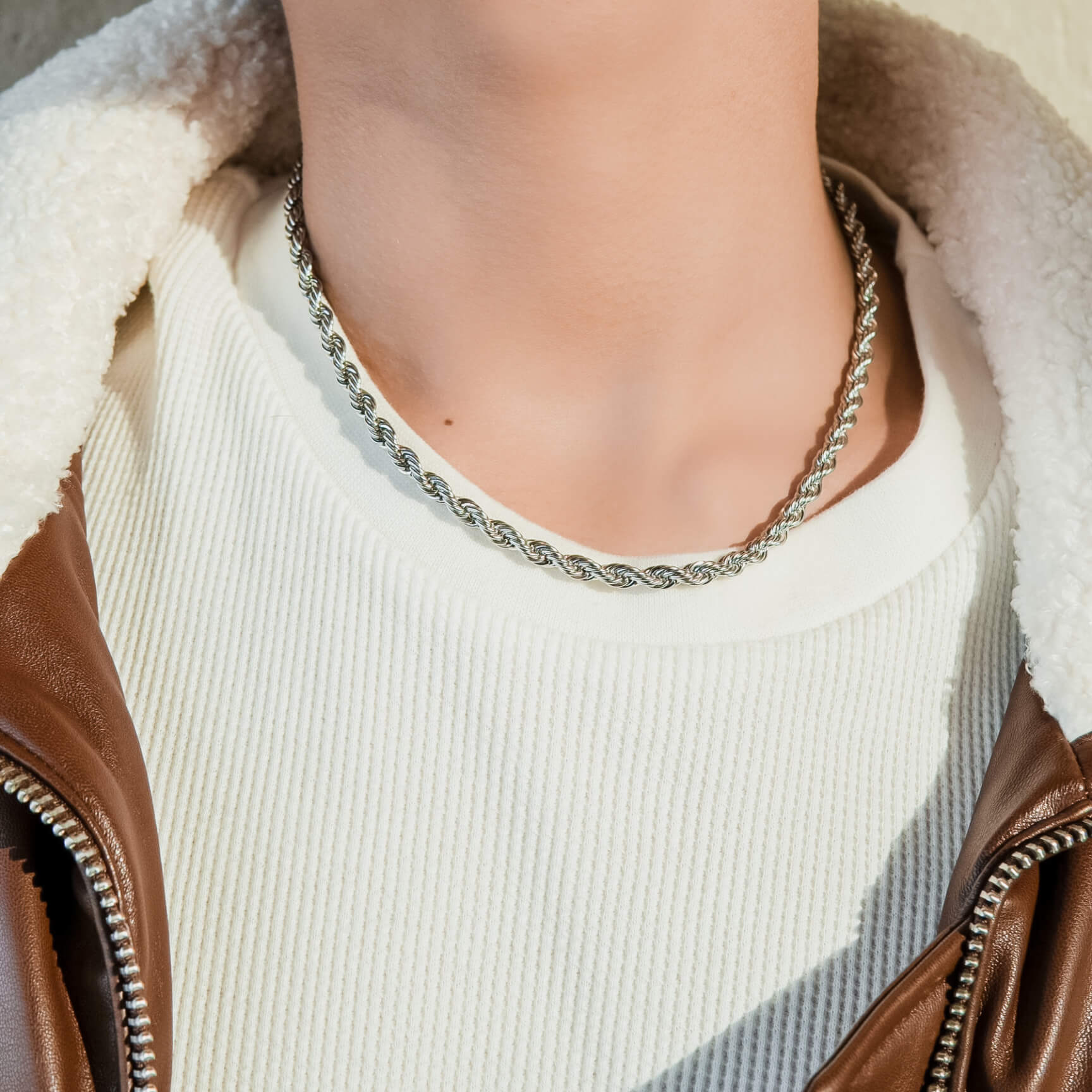 Heirloom Bold Necklace (Silver) on Model