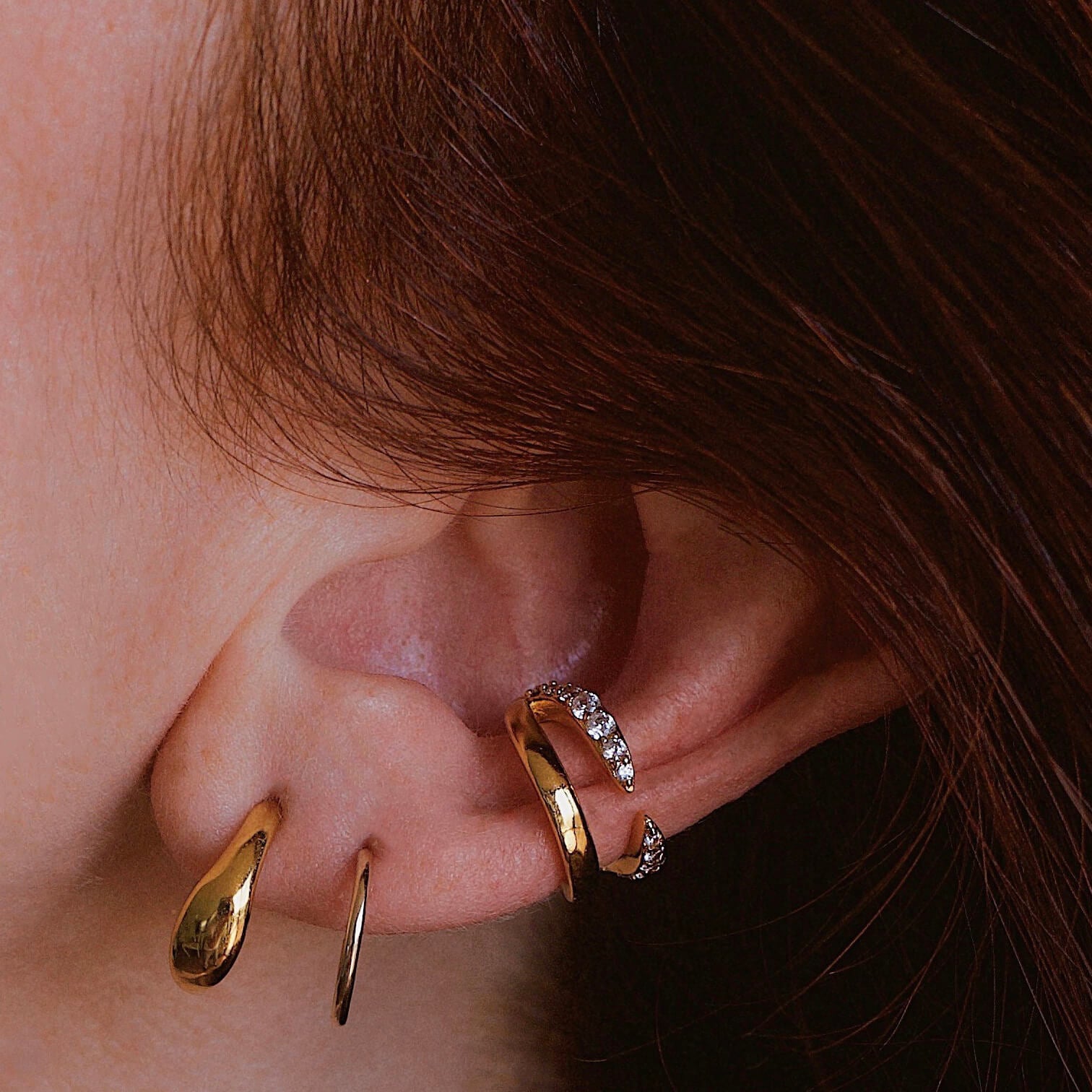 Classic Cartilage Hoop on model (Titanium - Gold)