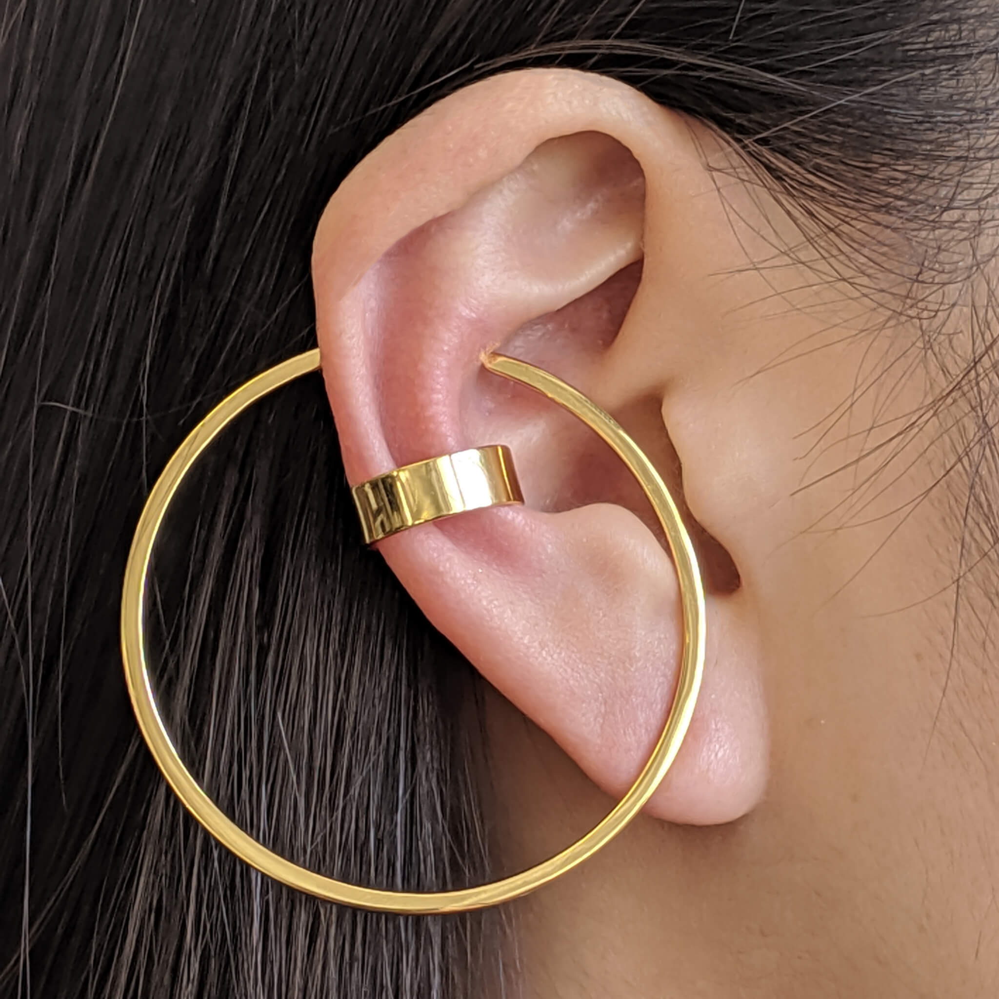 Large Illusion Hoops on model (Gold)