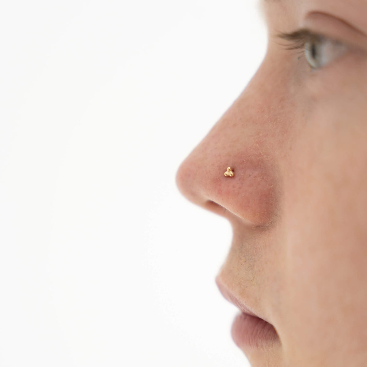 Tiny Trinity Stud L-Shape Nose Ring in 14k Gold